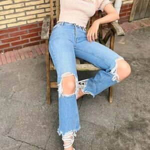 NWOT WE THE FREE MAGGIE MID RISE DISTRESSED JEANS FREE PEOPLE POPULAR BRAND